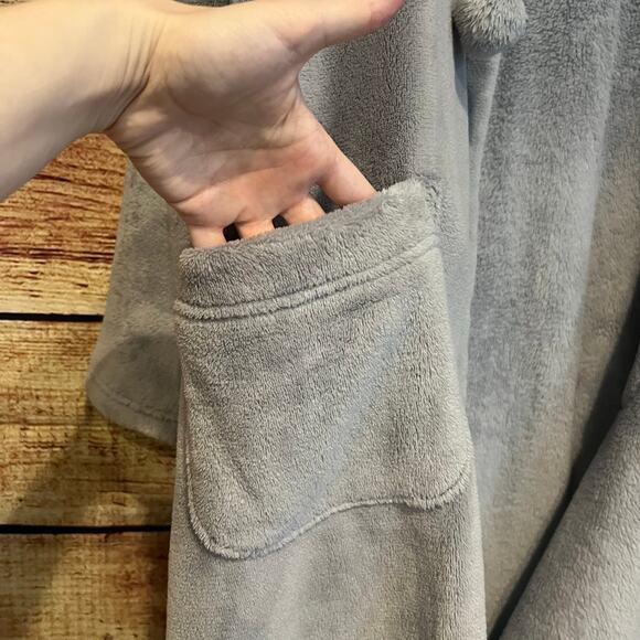 Victoria's Secret Gray Grey Soft Cozy Plush Hooded Short Robe Small Belt Tie - Picture 3 of 4